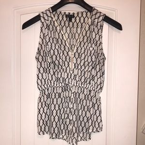 White and black sleeveless shirt, Medium